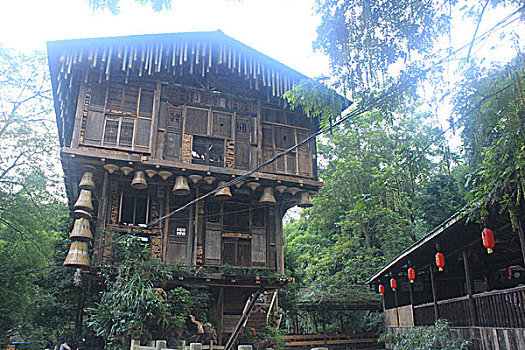 bach thu khung 2 ngay